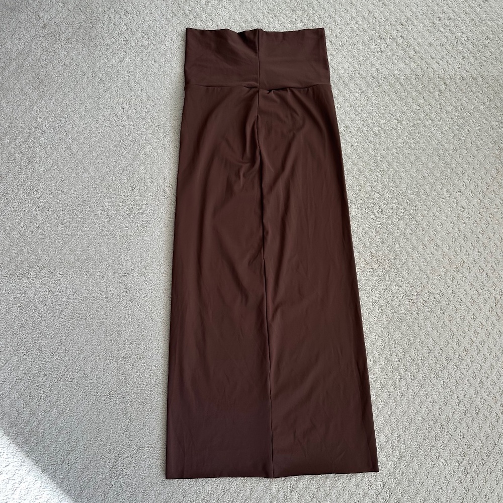 SKIMS Shaping Swim Long Skirt/Cover-Up Cocoa Medium High Slit Beach Pool NWT - Picture 9 of 12